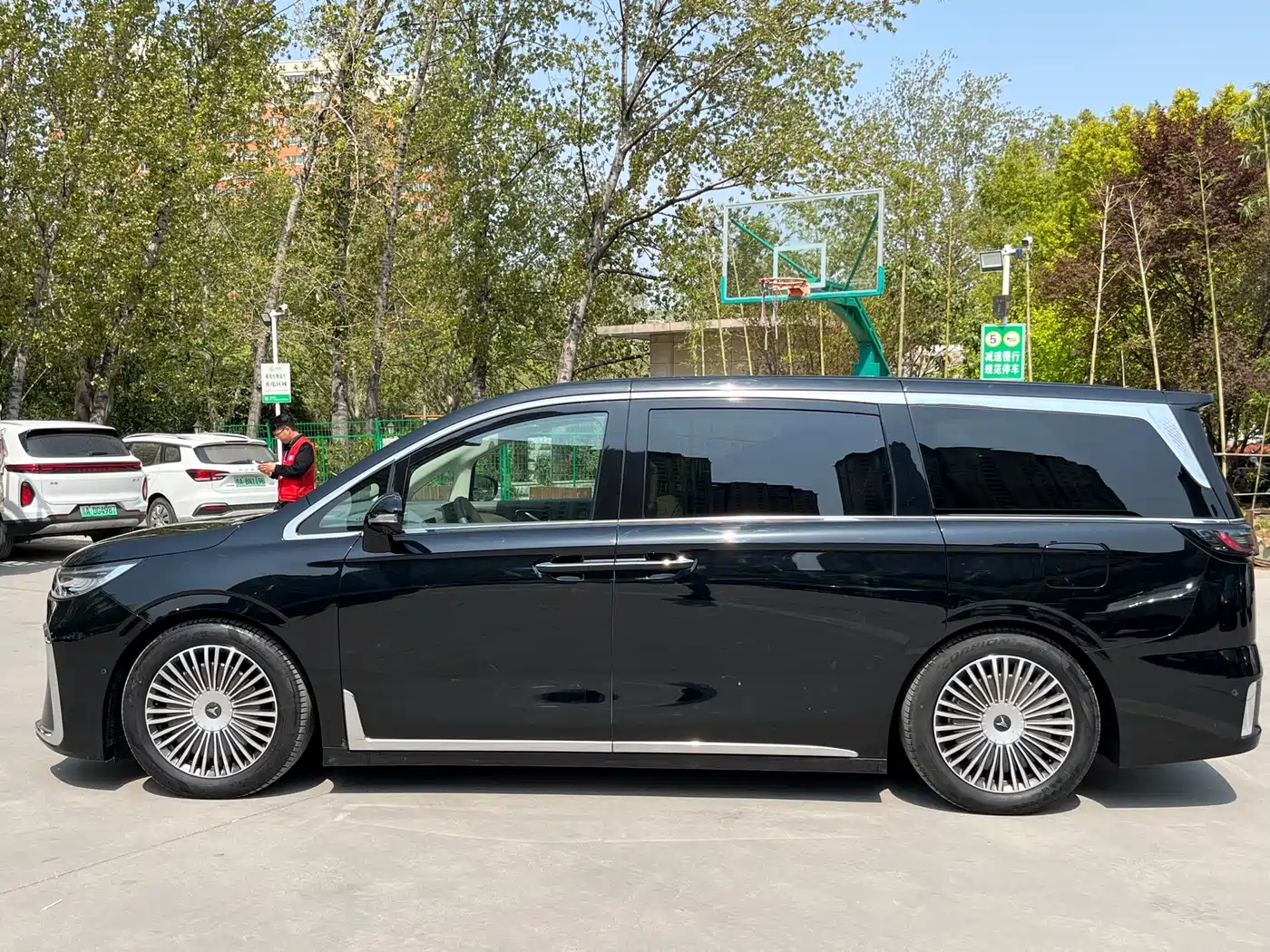 Voyah Auto Voyah Dreamer 2025 PHEV AWD Flagship Kunpeng Edition фото 17