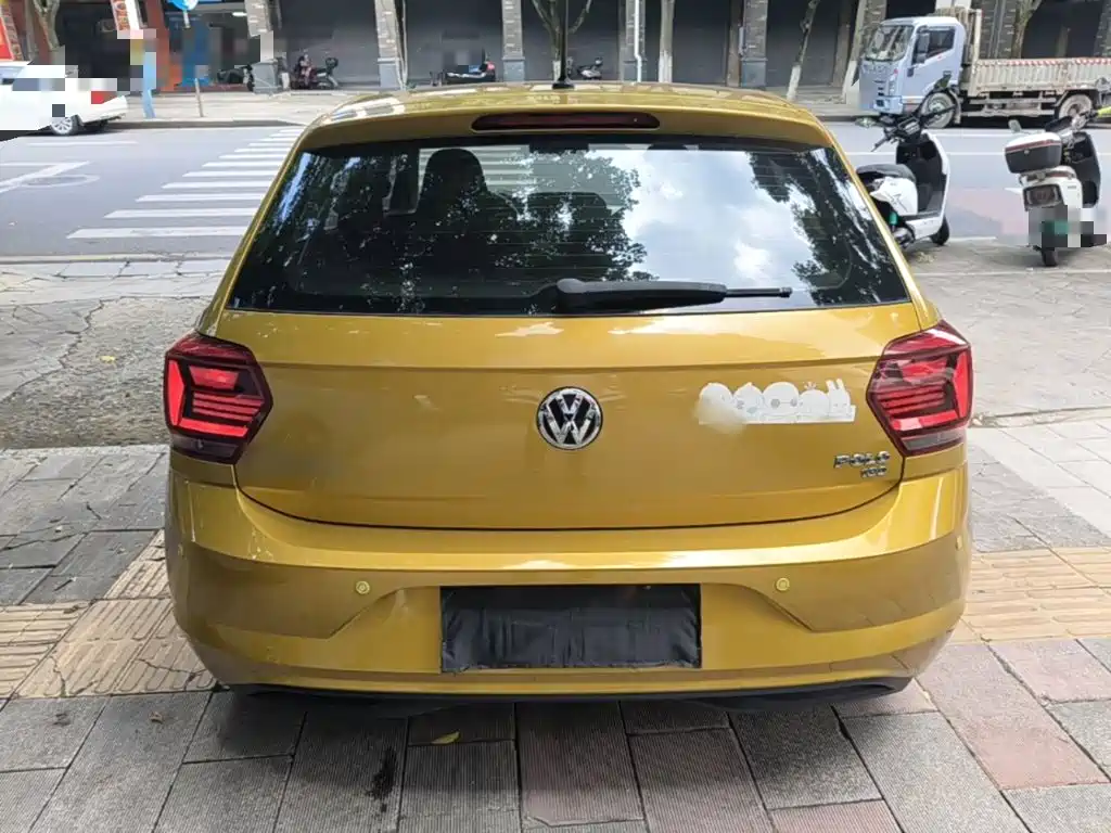 VOLKSWAGEN POLO