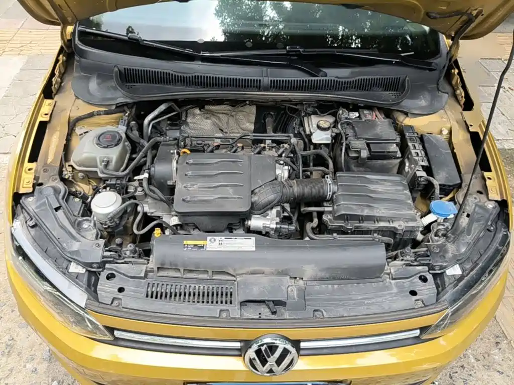VOLKSWAGEN POLO
