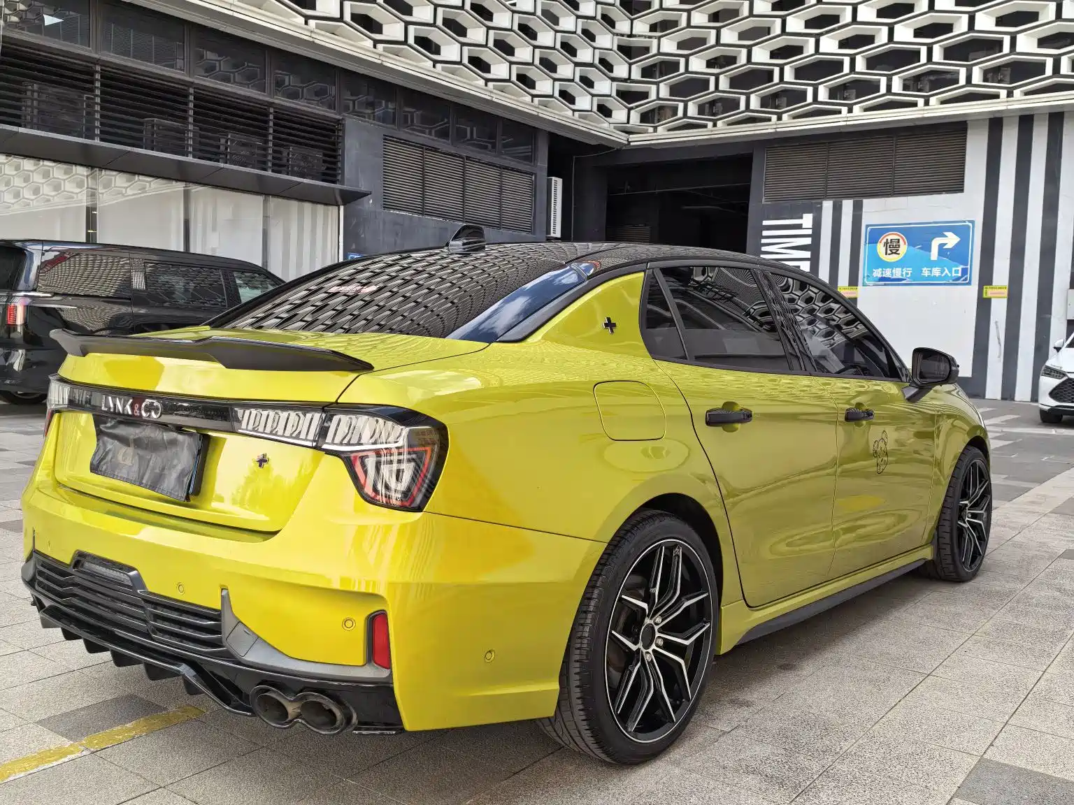 Фото 7 - Lynk & Co 03