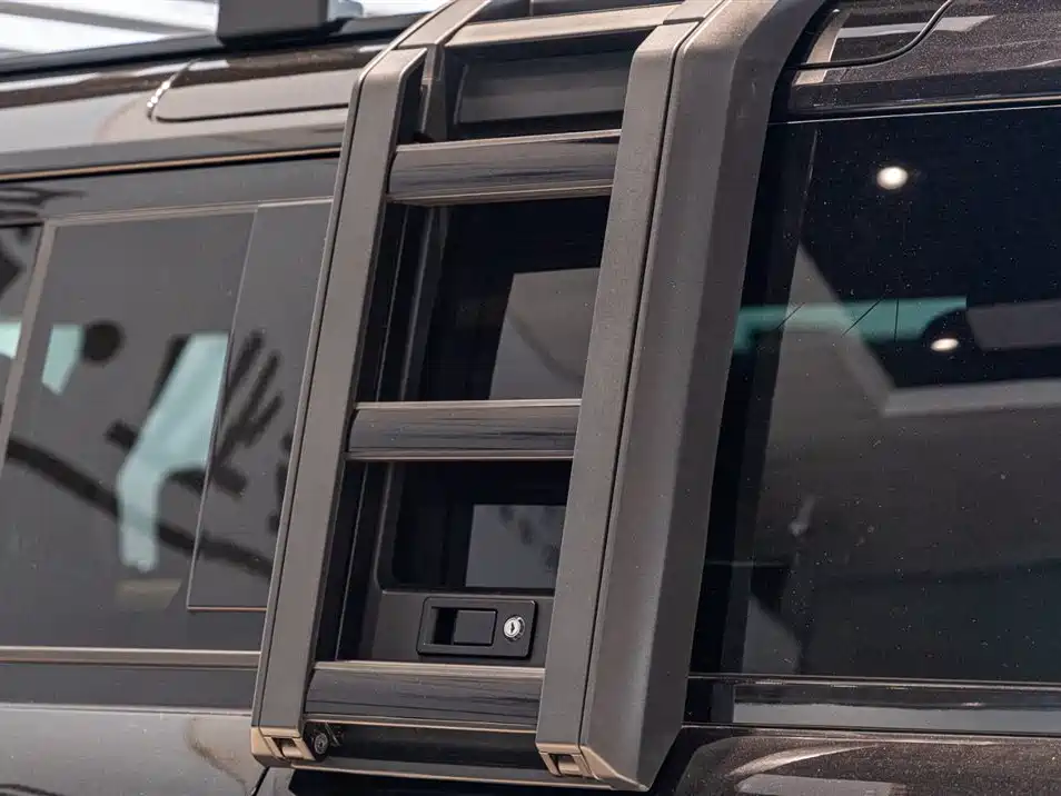 LAND ROVER GUARD