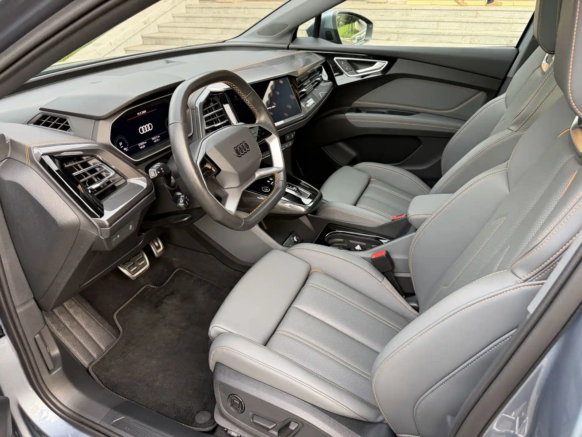 Photo 8 - Audi Q4 e-tron