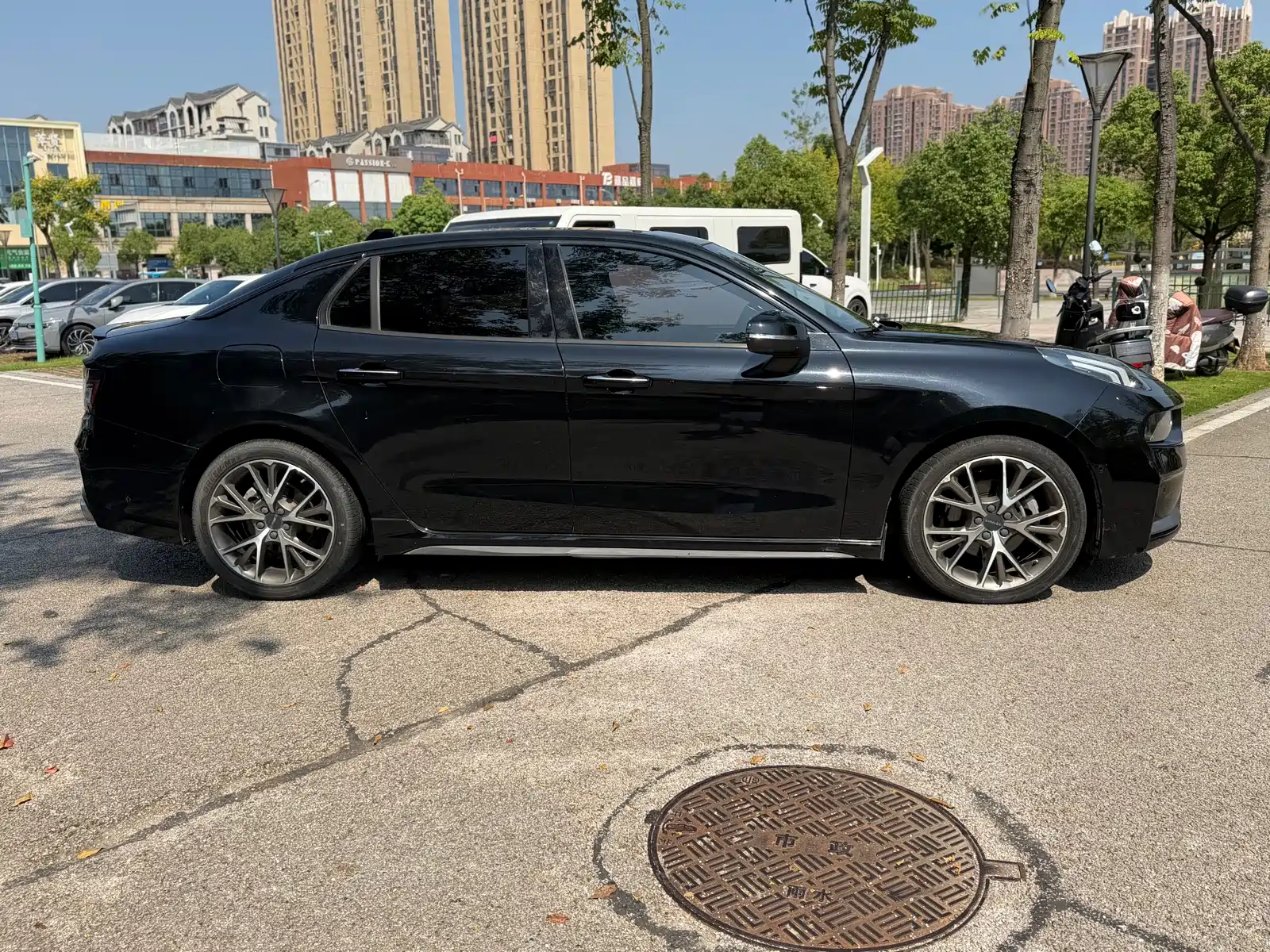 Фото 4 - Lynk & Co 03