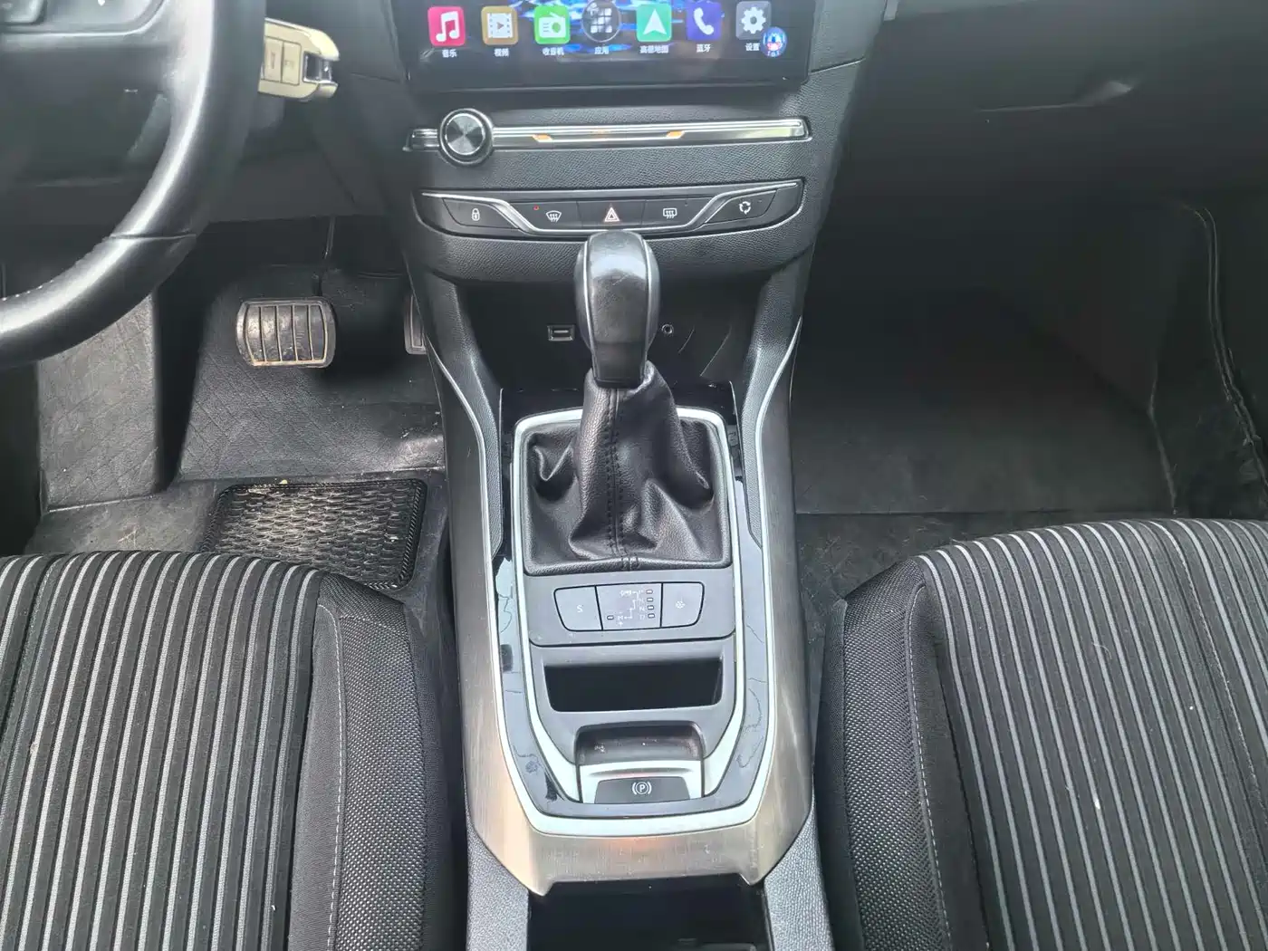 Peugeot 408 2016 1.6T Automatic Luxury Edition фото 10