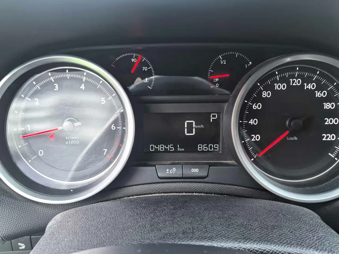 Peugeot 408 2016 1.6T Automatic Luxury Edition фото 15