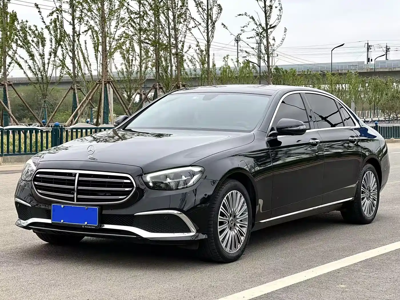 Mercedes-Benz E-Class 2023 E 300 L Fashion