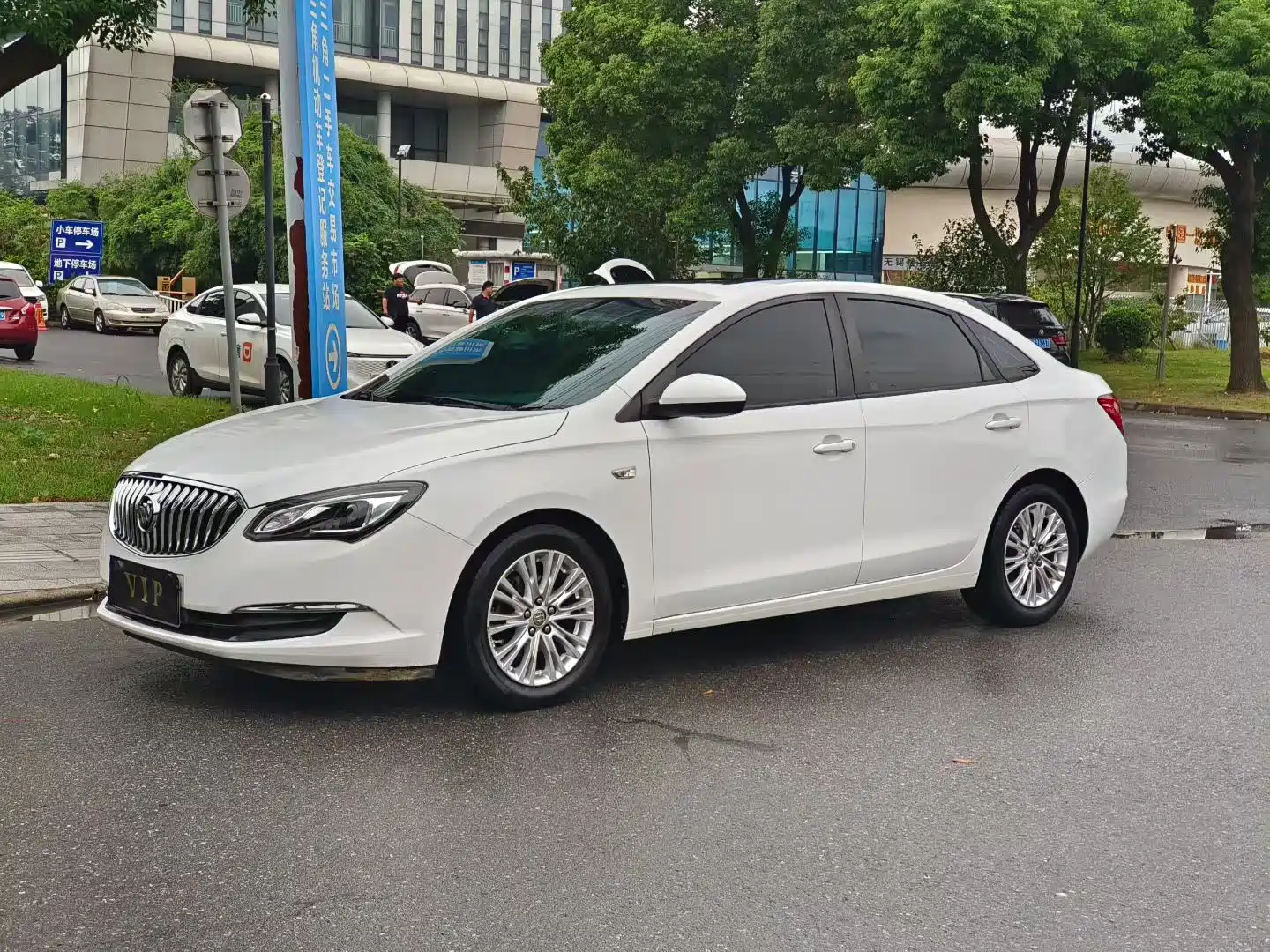 Фото 1 - Buick Excelle