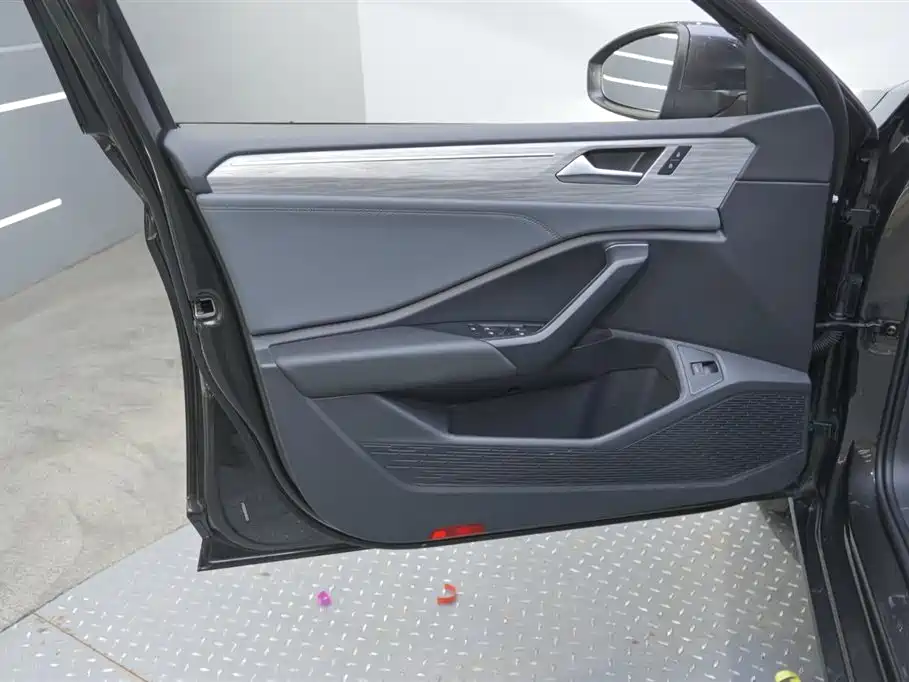 Volkswagen Sagitar 2023 300TSI DSG Surpassing Edition фото 12