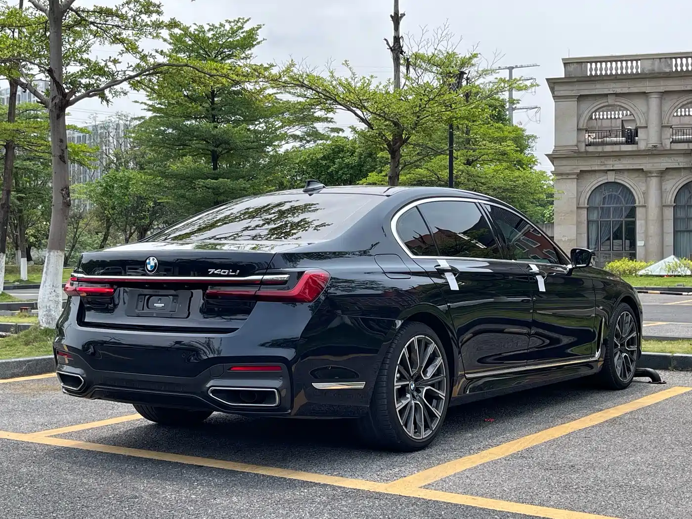 BMW 7 Series 2021 Model 740Li Leading M Sport Package фото 4