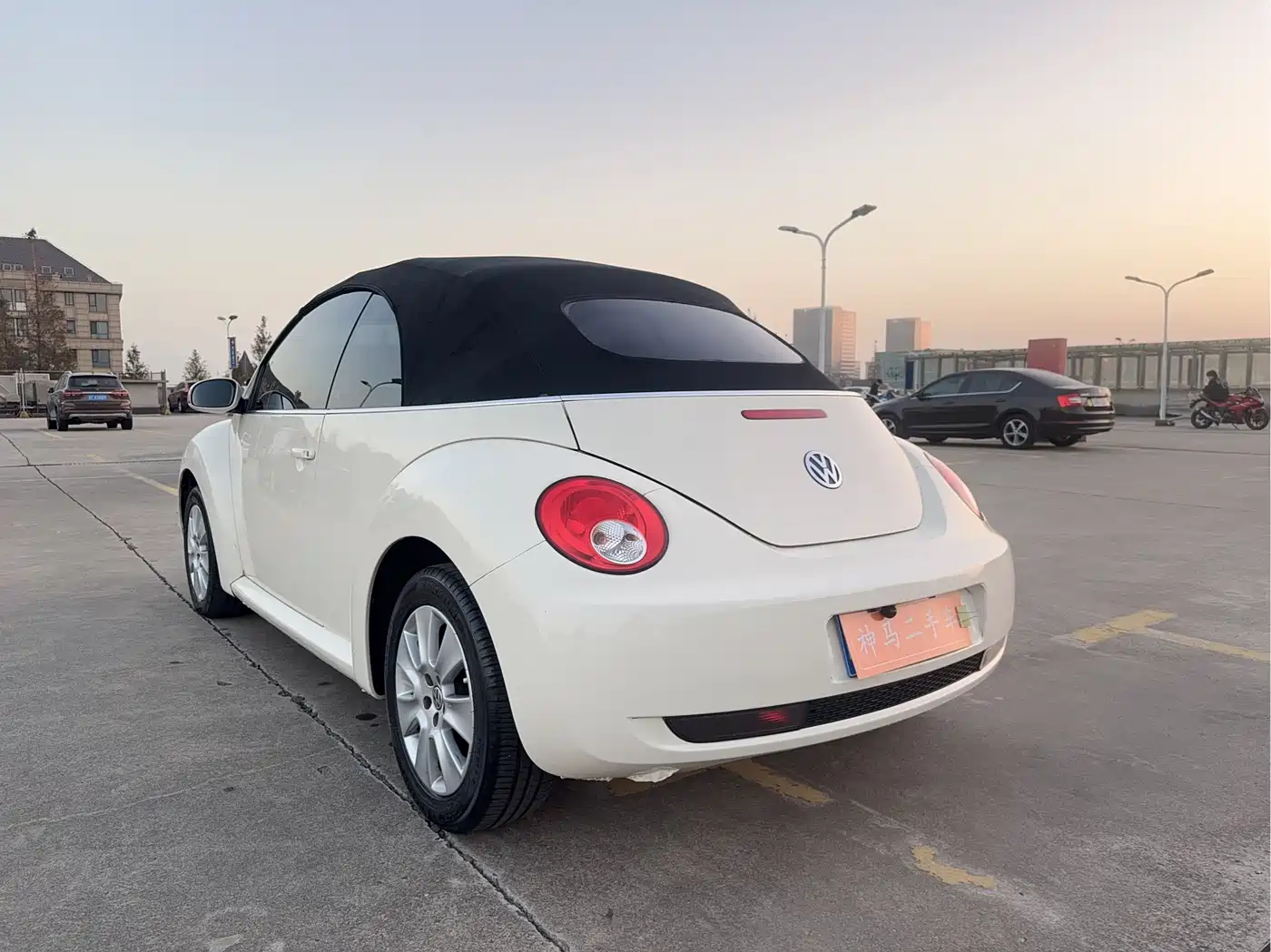 Volkswagen Beetle 2009 2.0 AT Top Convertible фото 4