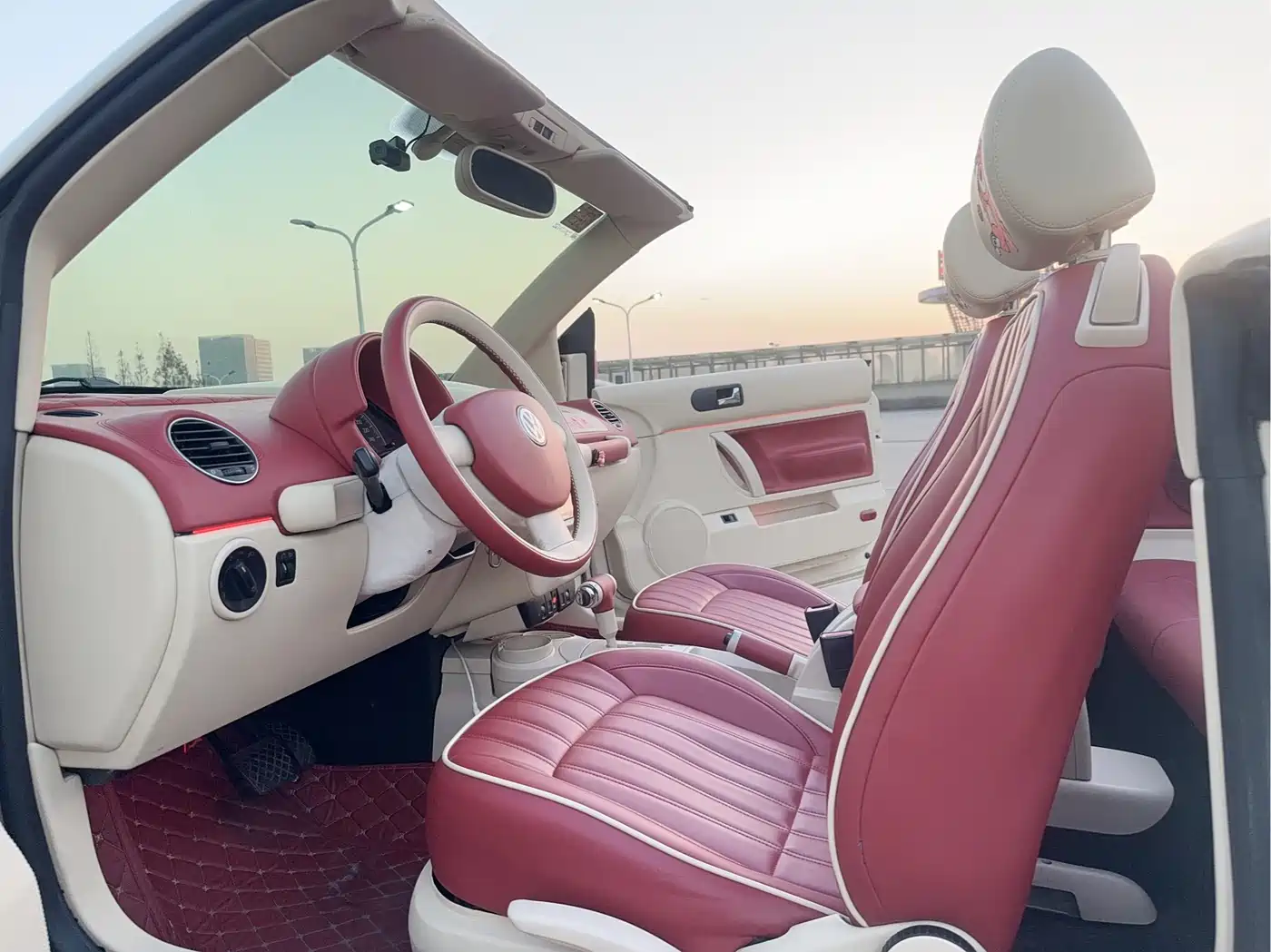 Volkswagen Beetle 2009 2.0 AT Top Convertible фото 15