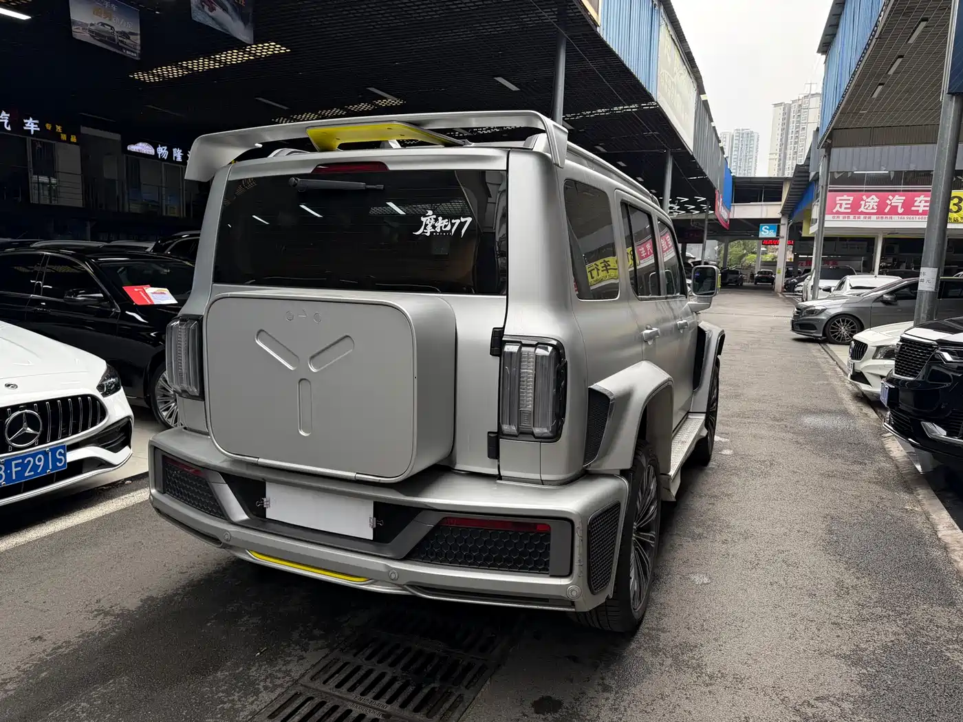 TANK CO CREATION TANK 300