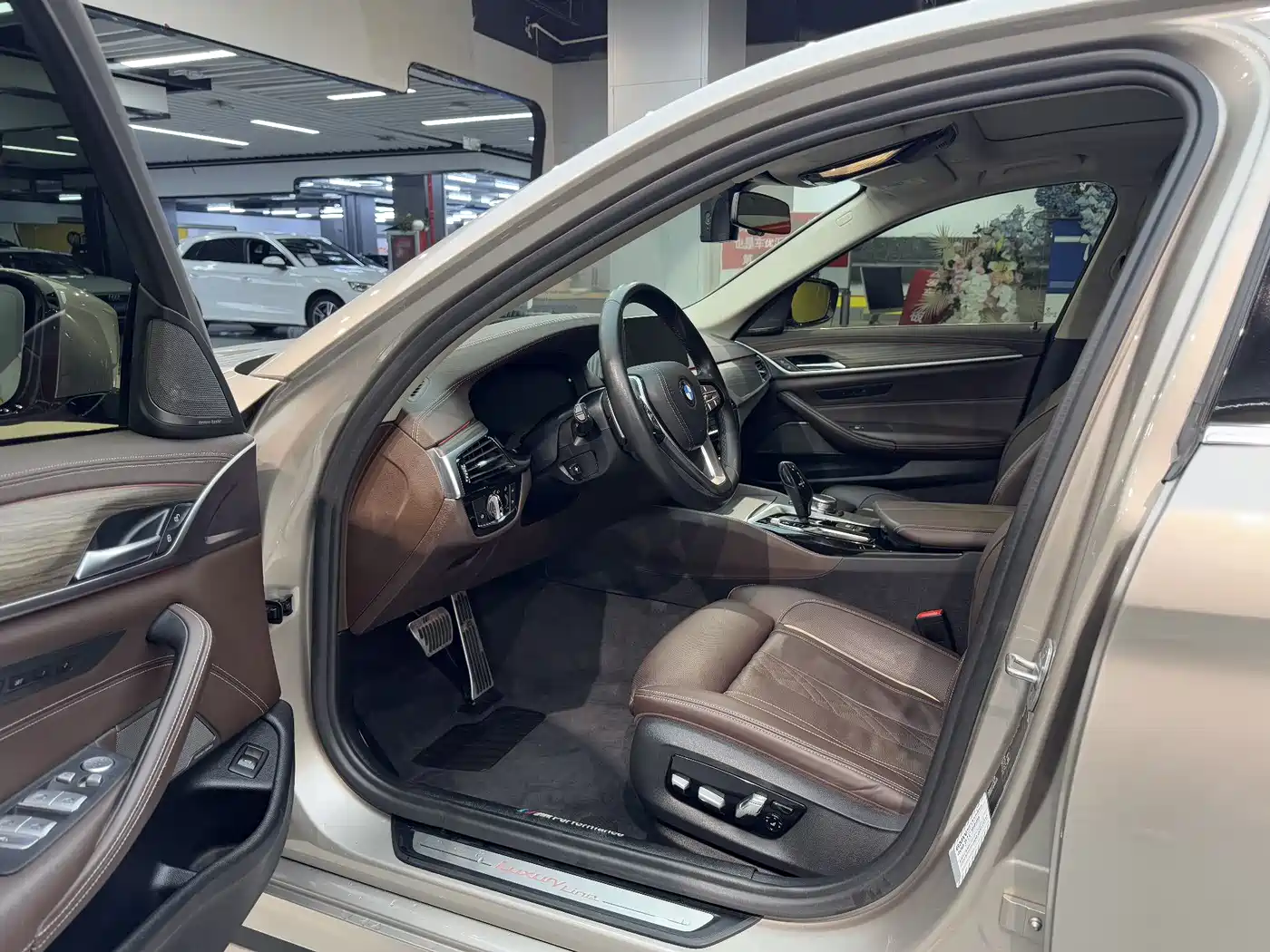 BMW 5 Series 2020 530Li Premium Luxury Package фото 4