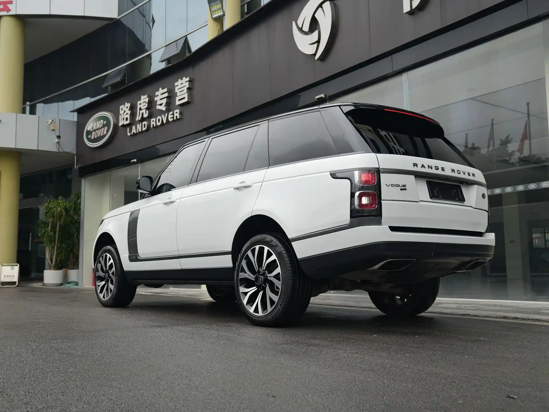 Фото 2 - Land Rover Range Rover