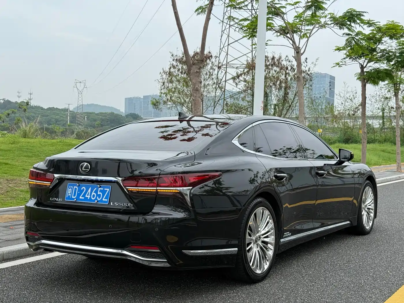 Lexus LS 2018 500h Executive Edition China V фото 4