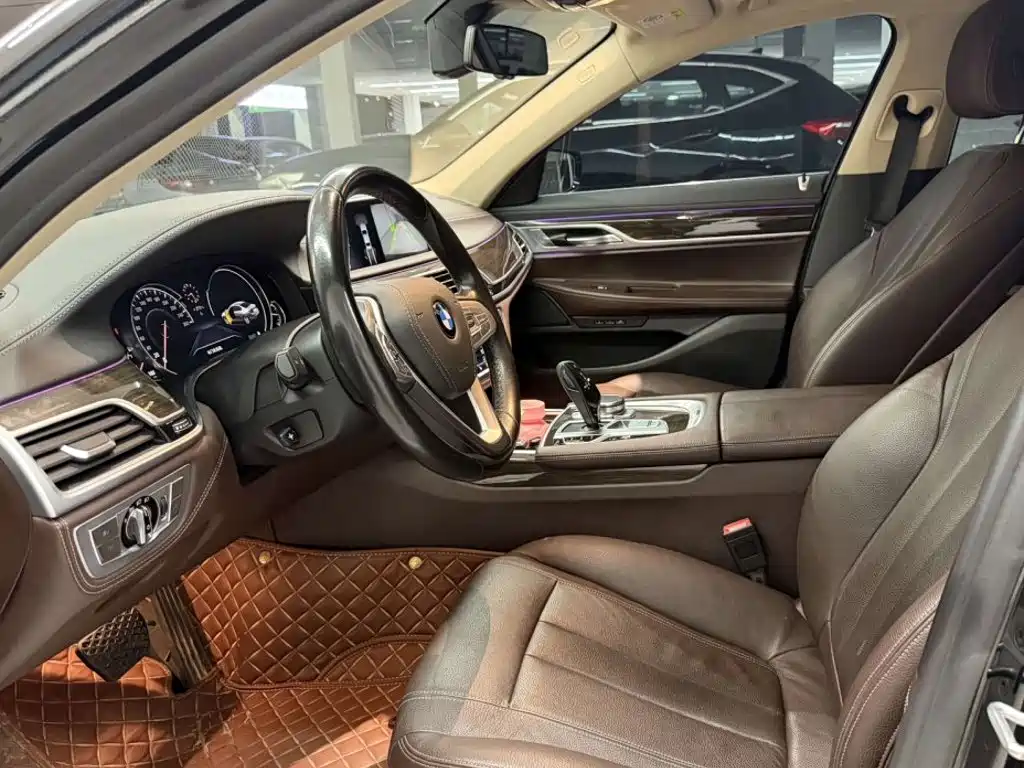 Photo 2 - BMW 7 Series