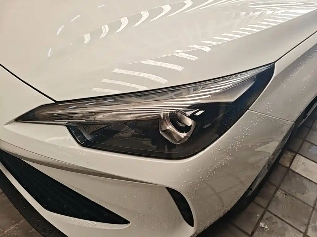 Фото 24 - Roewe i5
