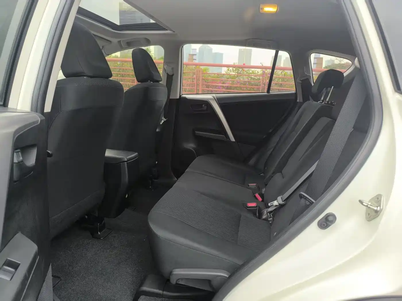 Toyota RAV4 Rongfang 2016 2.0L CVT 2WD Trend (China V) фото 10