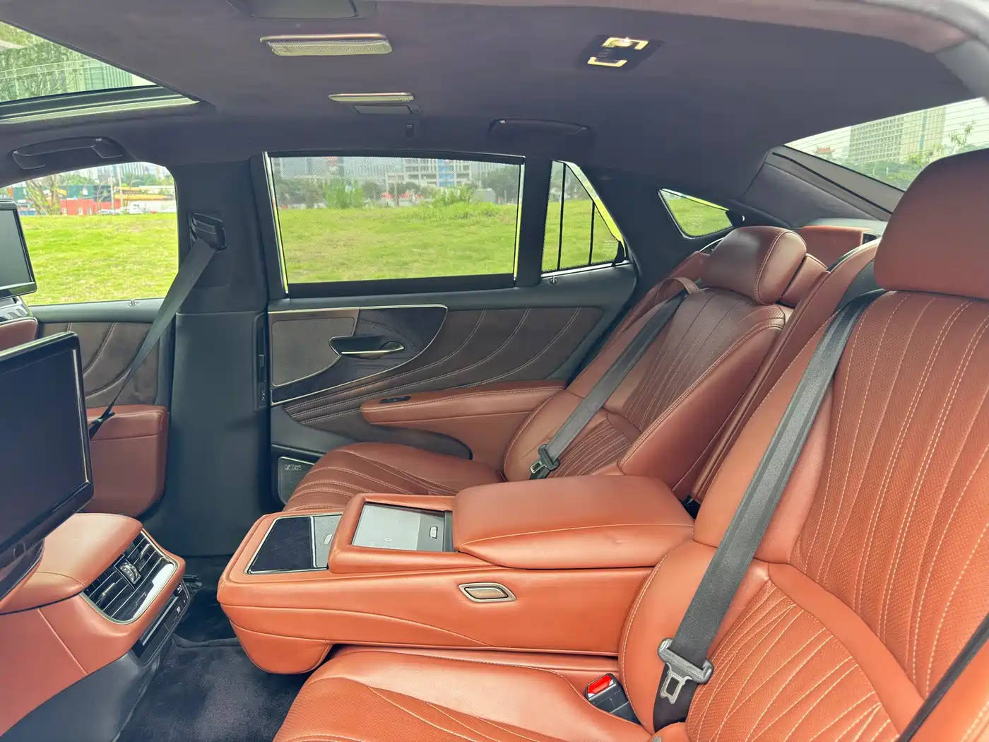 Lexus LS 2018 500h Executive Edition China V фото 15
