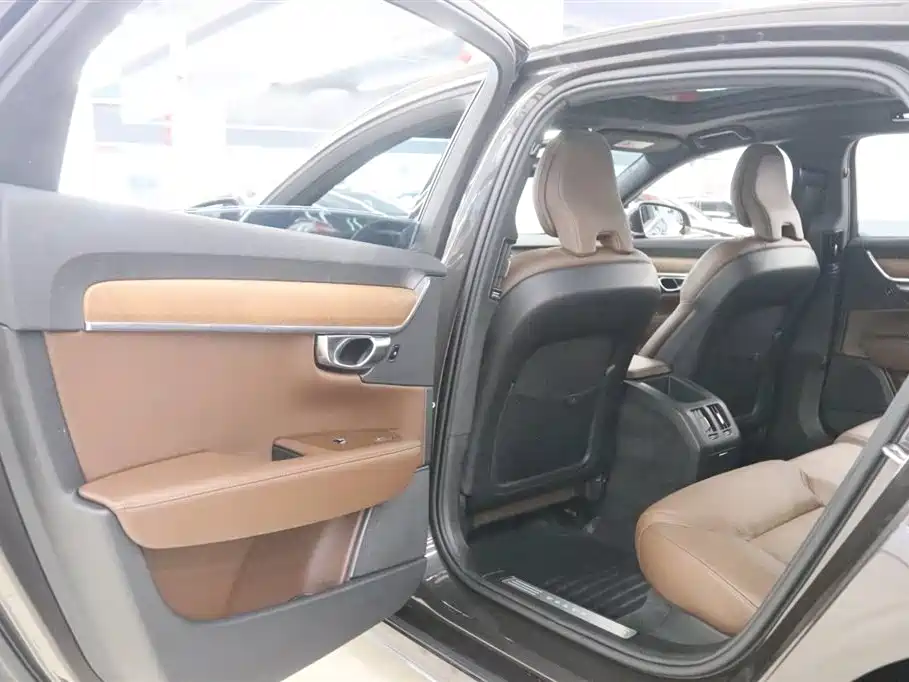Фото 14 - Volvo S90