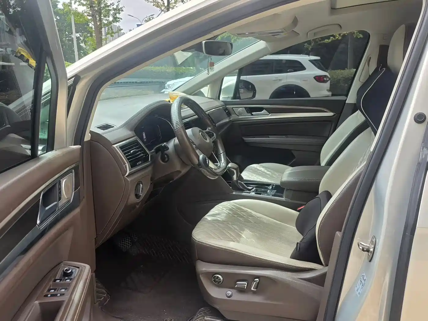 Volkswagen Viloran 2021 2020 380TSI Premium