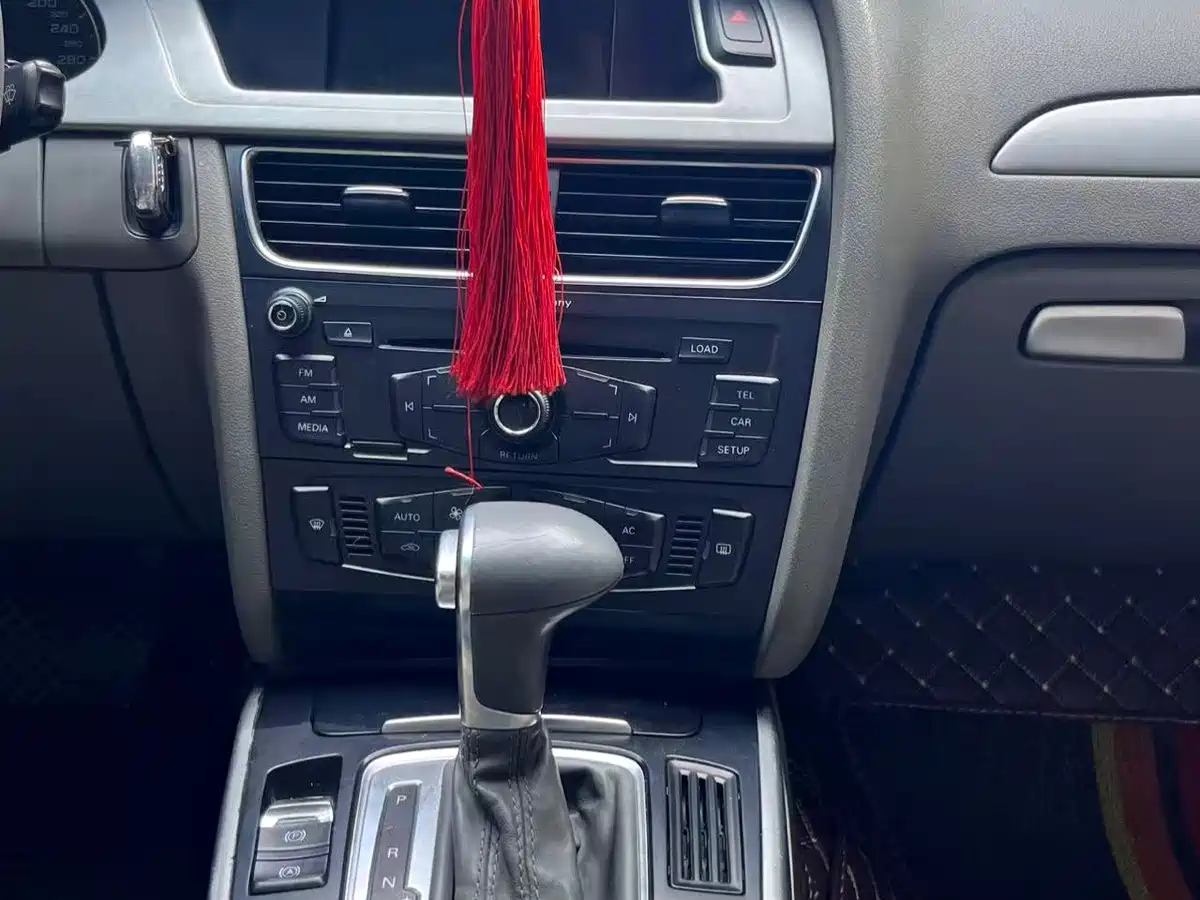 Фото 16 - Audi A4L