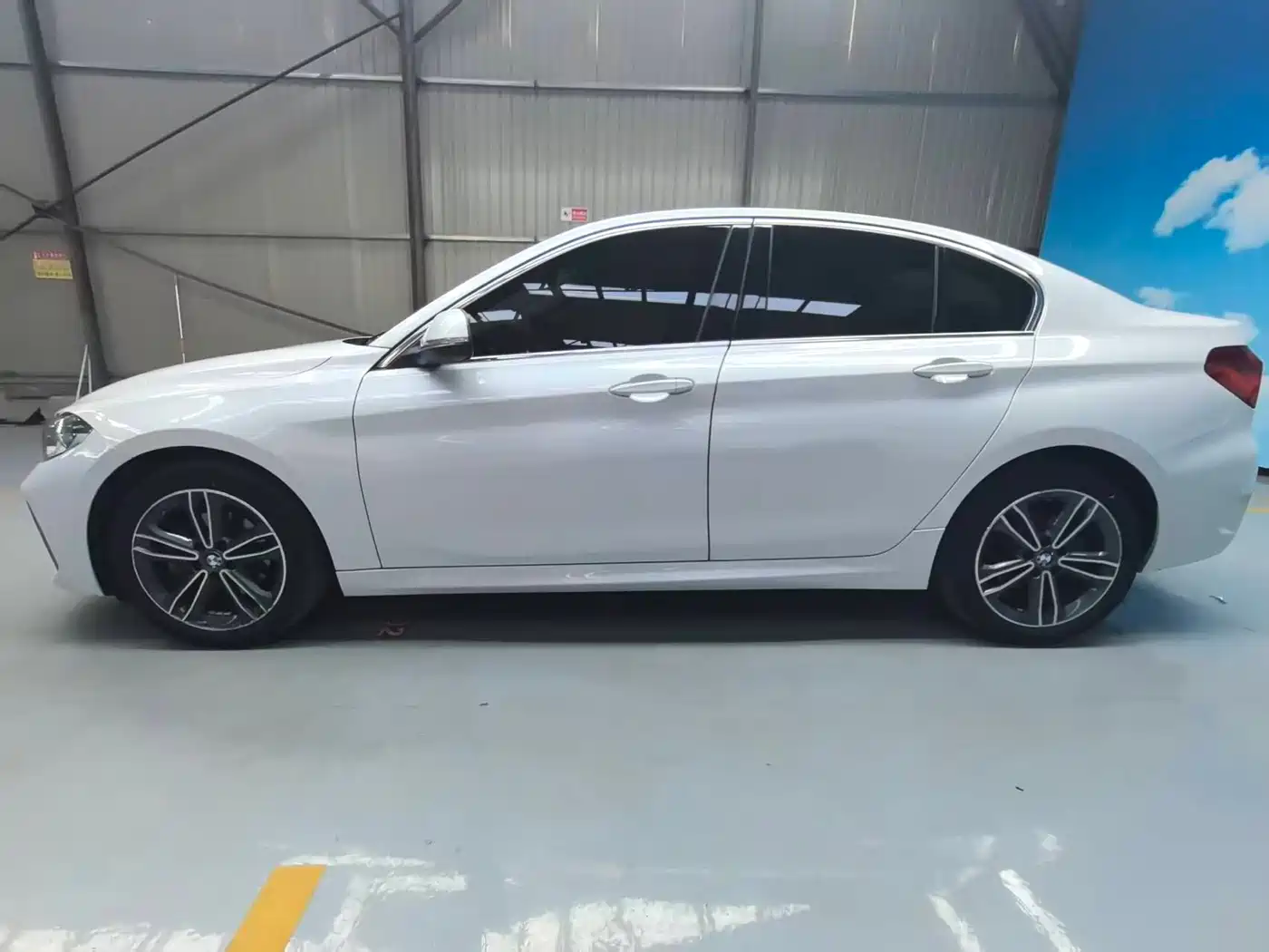 BMW 1 Series 2023 120i M Sport фото 9