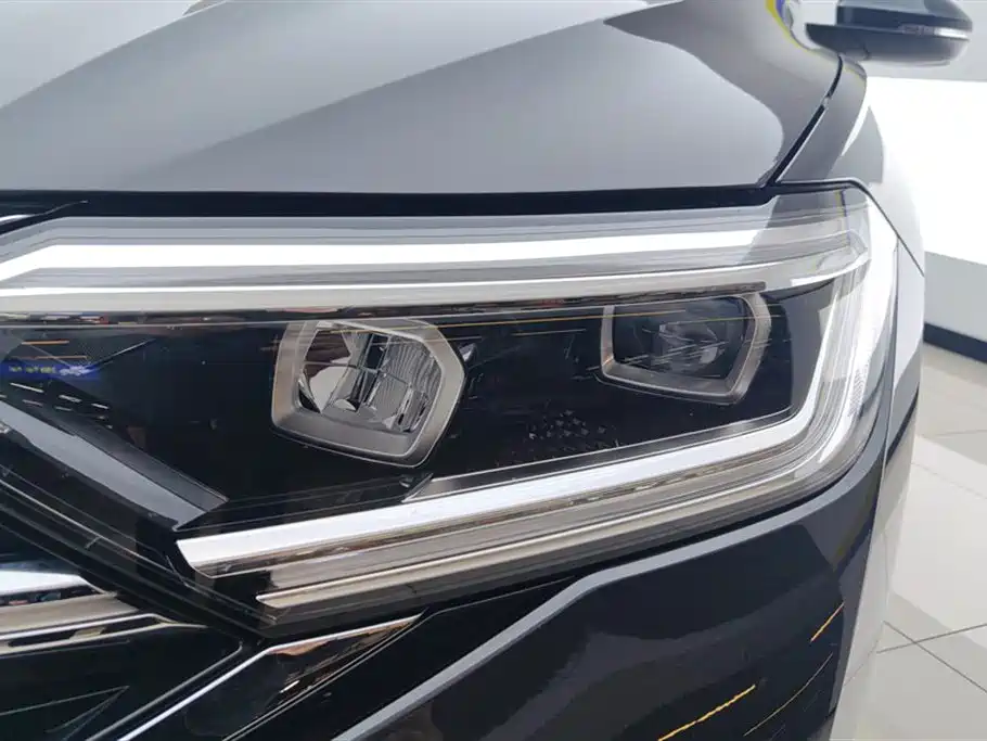 Volkswagen Sagitar 2023 300TSI DSG Excellence Edition фото 5