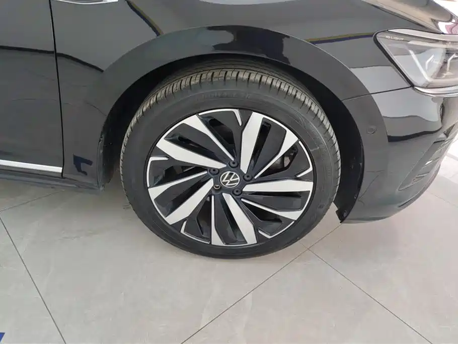 Volkswagen Passat 2022 330TSI Luxury Edition фото 6