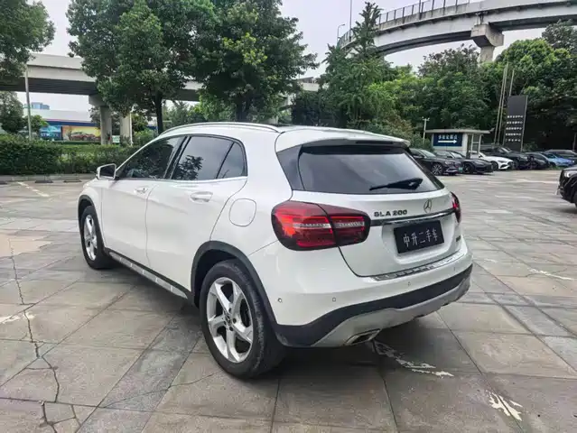 Mercedes-Benz GLA 2018 GLA 200 Dynamic — фото 5