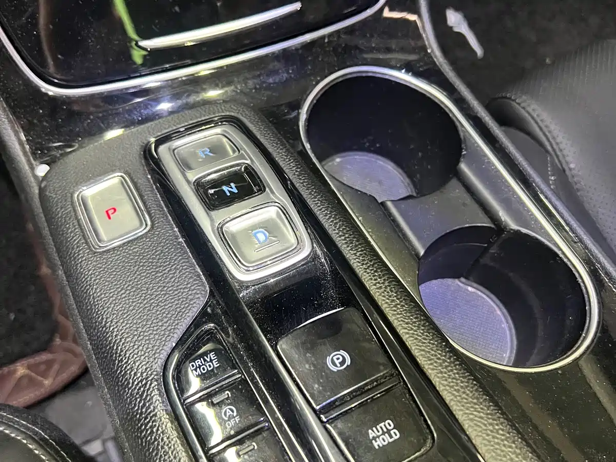 Фото 23 - Hyundai Santa Fe
