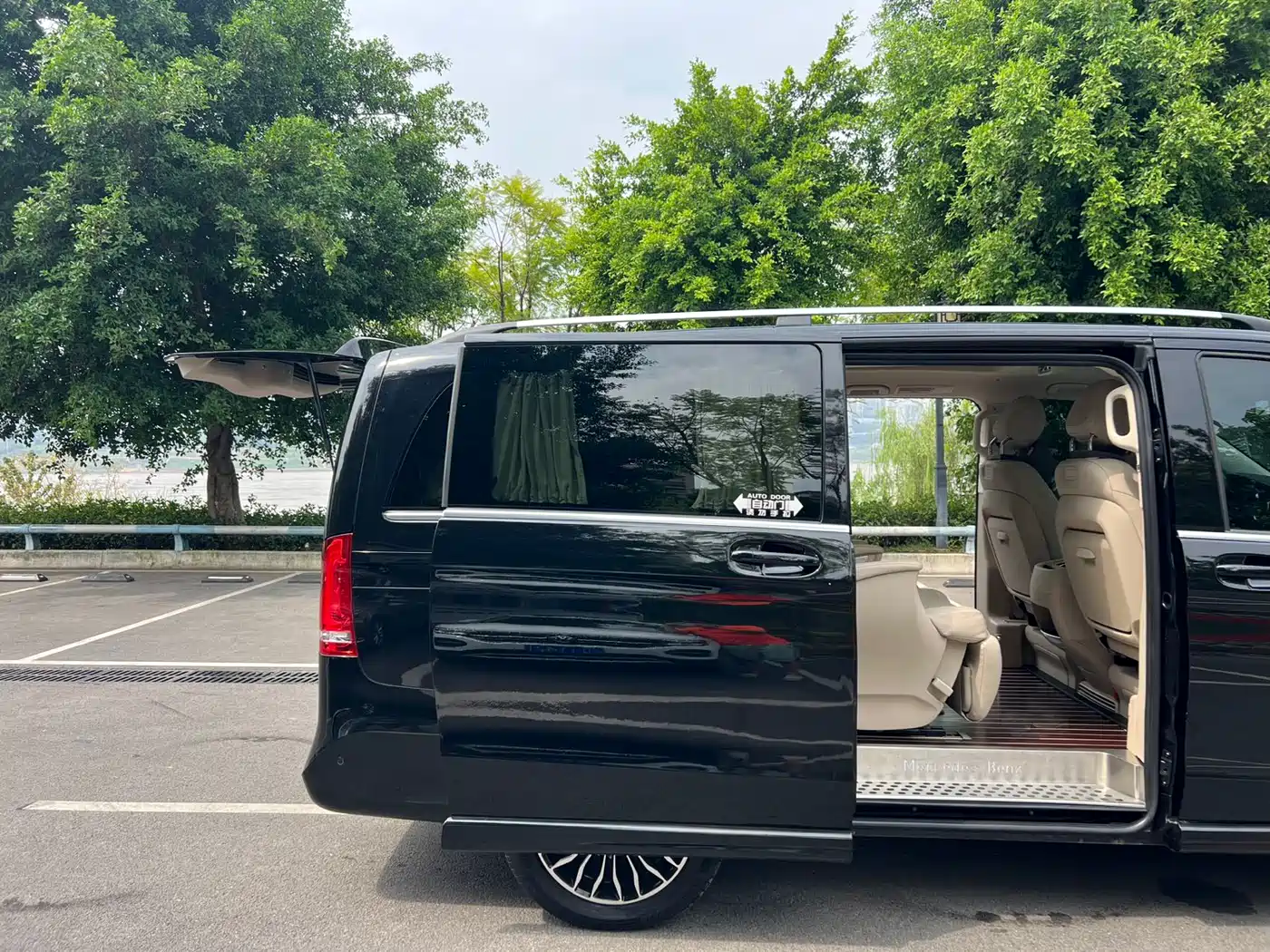 Mercedes-Benz V-Class 2018 V 260 Premium Edition China VI фото 6