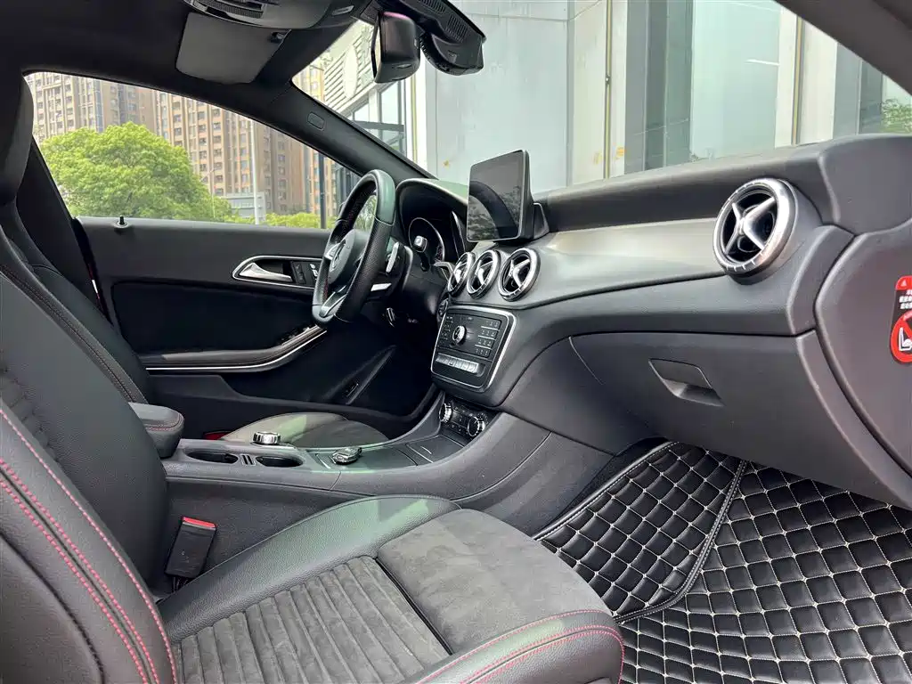 Mercedes-Benz CLA (Import) 2018 CLA 220 4MATIC фото 19
