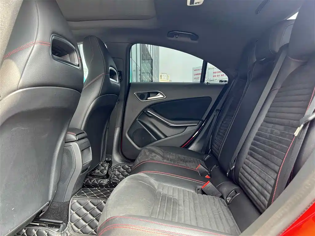 Mercedes-Benz CLA (Import) 2018 CLA 220 4MATIC фото 17
