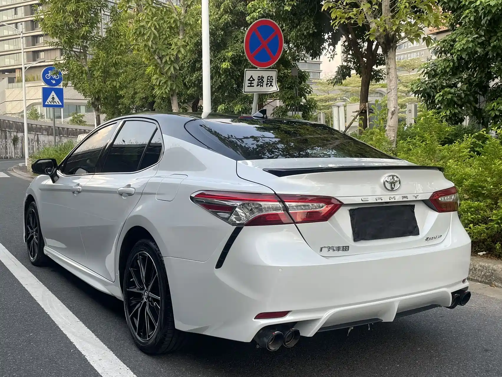 Photo 9 - Toyota Camry