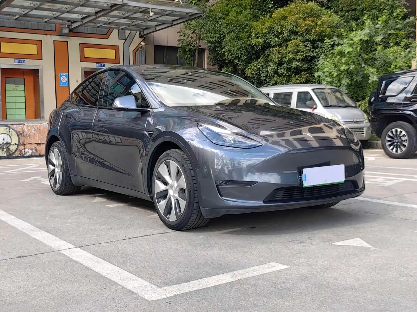 TESLA MODEL Y