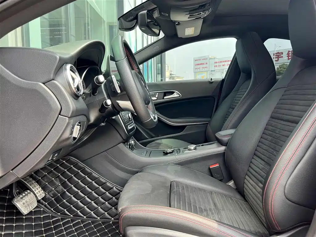Mercedes-Benz CLA (Import) 2018 CLA 220 4MATIC фото 15