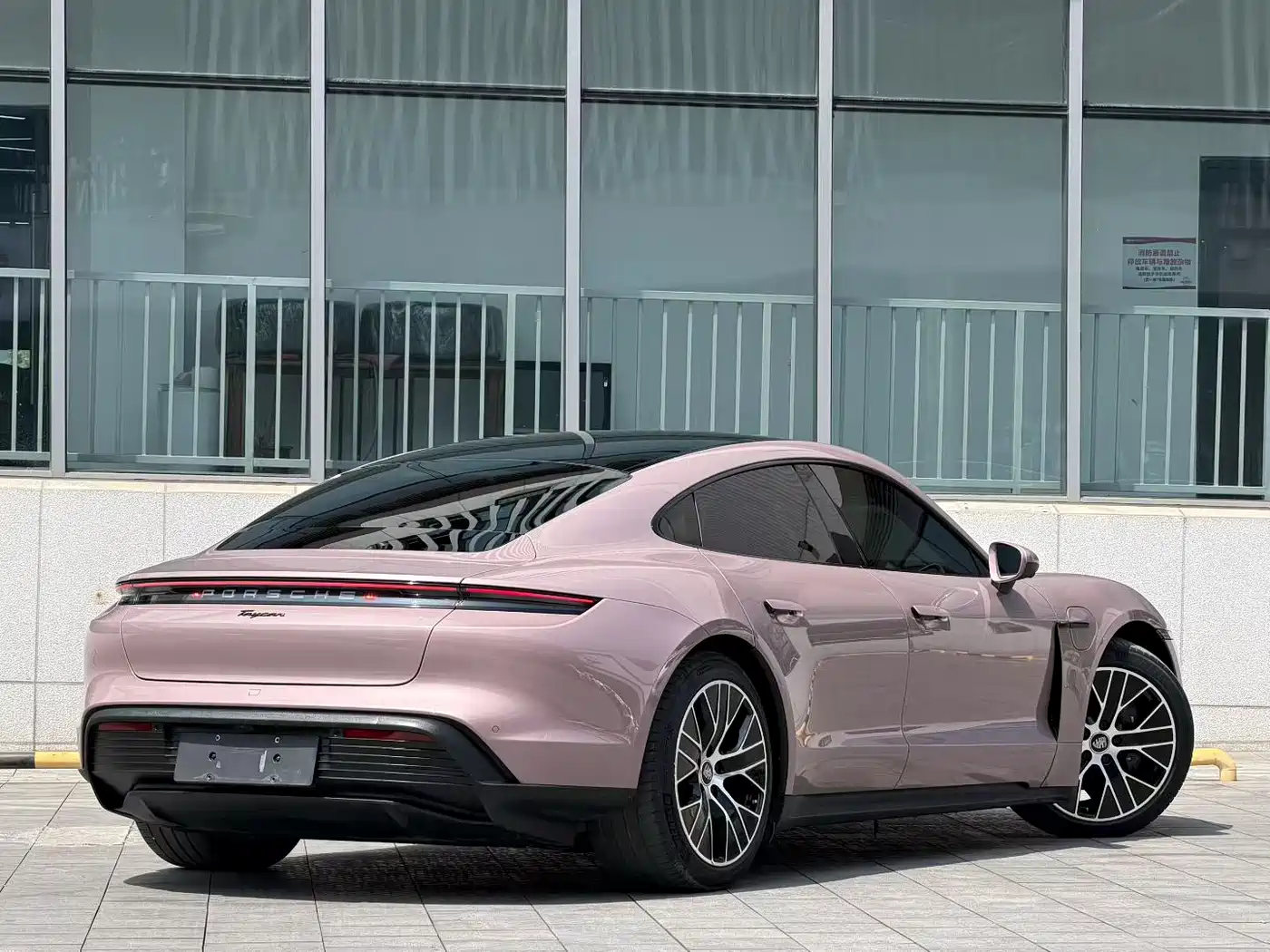 PORSCHE TAYCAN