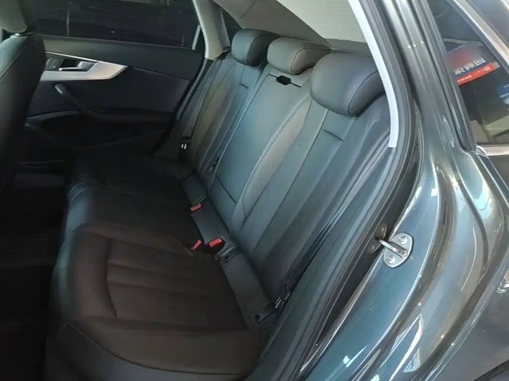 Photo 17 - Audi A4L
