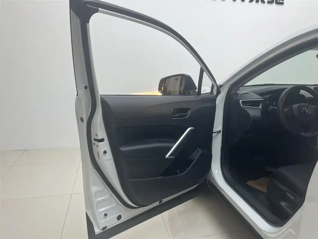 Toyota Corolla Cross 2023 2.0L Pioneer Edition фото 13