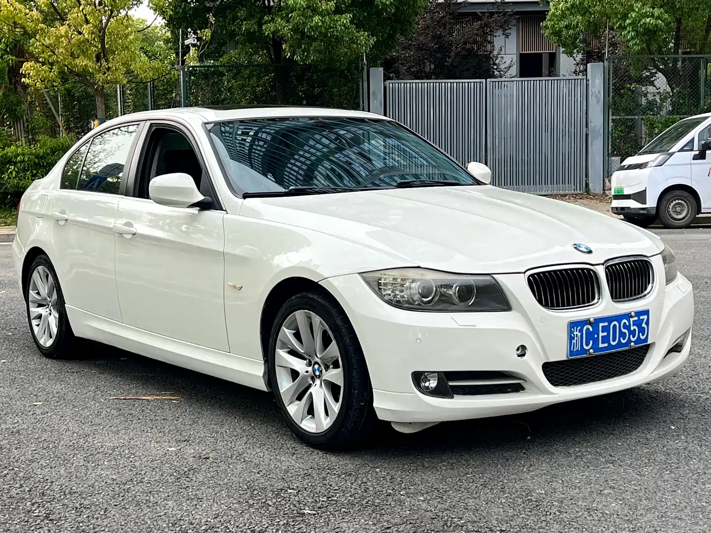 BMW 3 Series 2012 320i Luxury фото 3