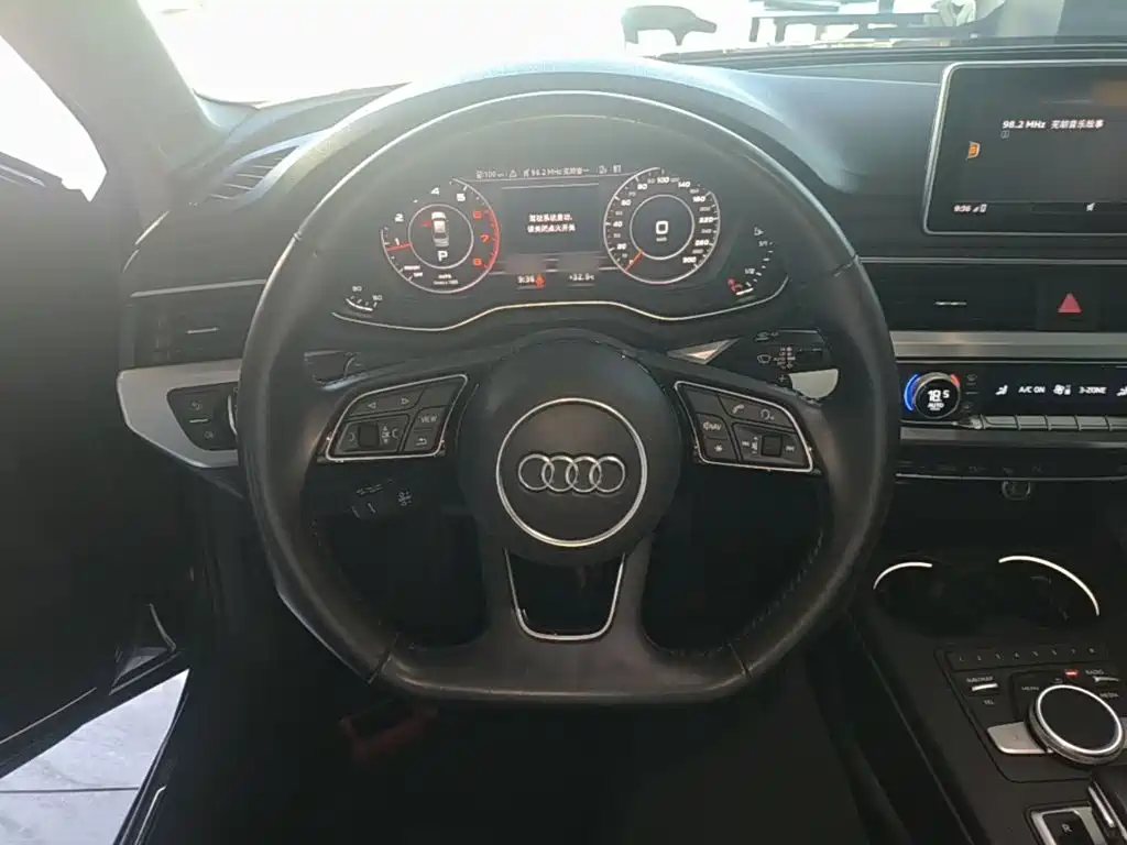 Photo 11 - Audi A4L