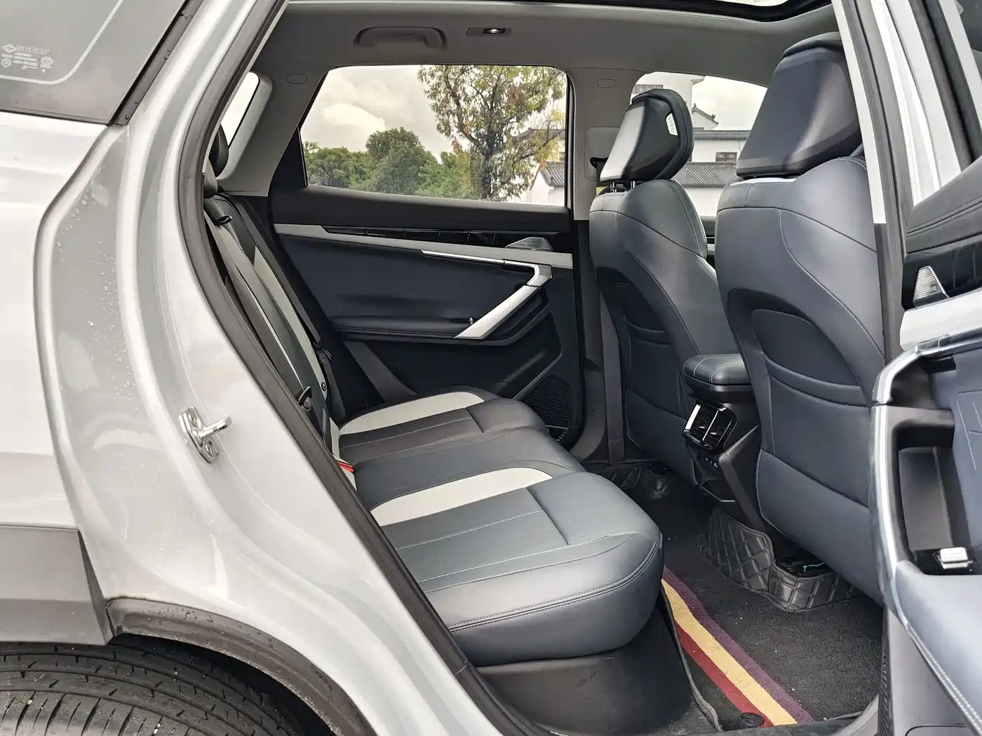 Photo 15 - Geely Atlas L