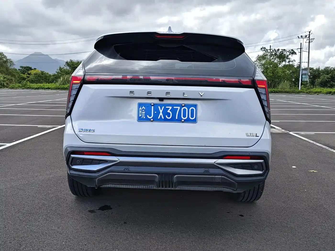 Photo 17 - Geely Atlas L