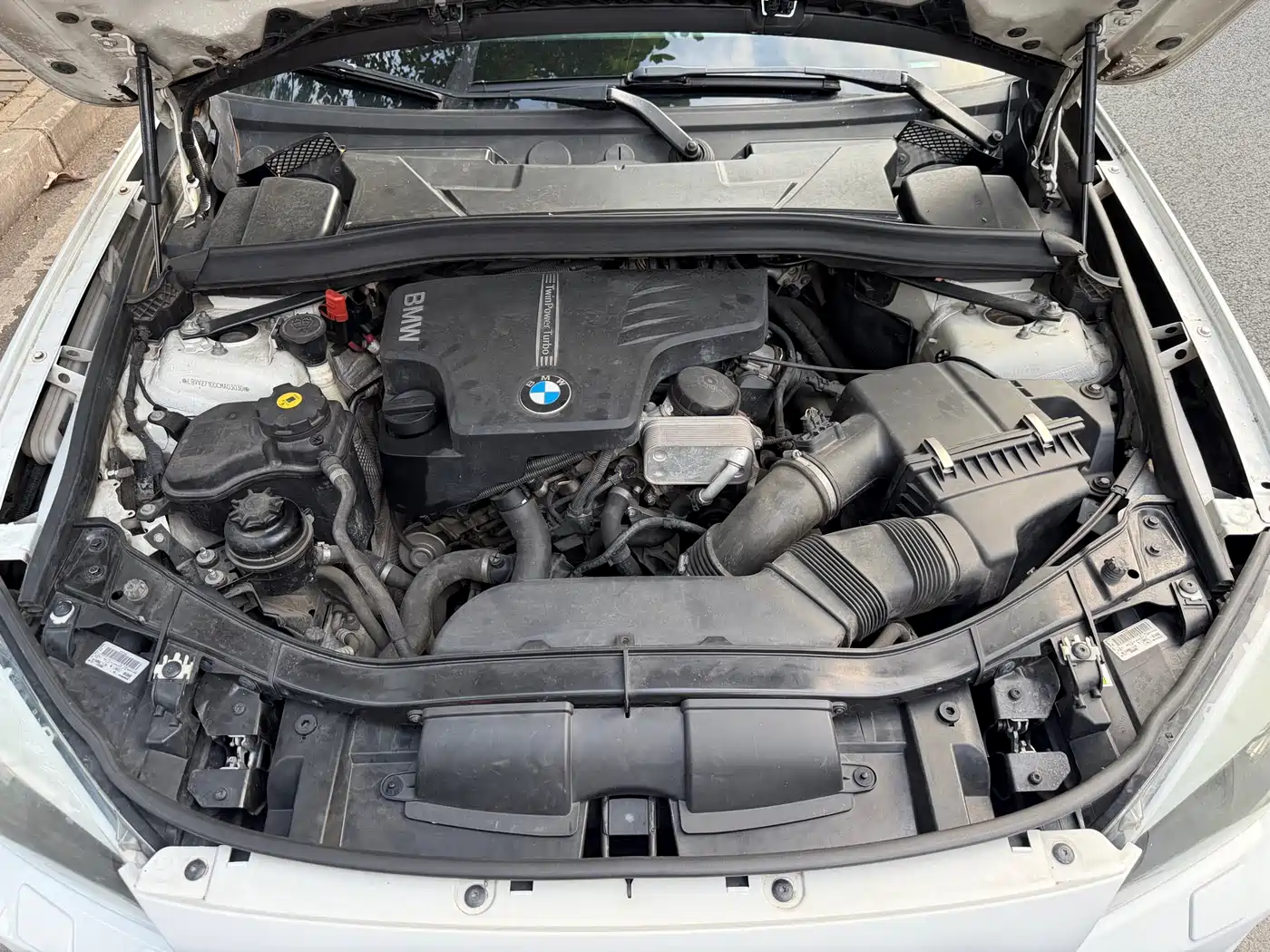 BMW X1 2012 xDrive28i Luxury Model фото 10