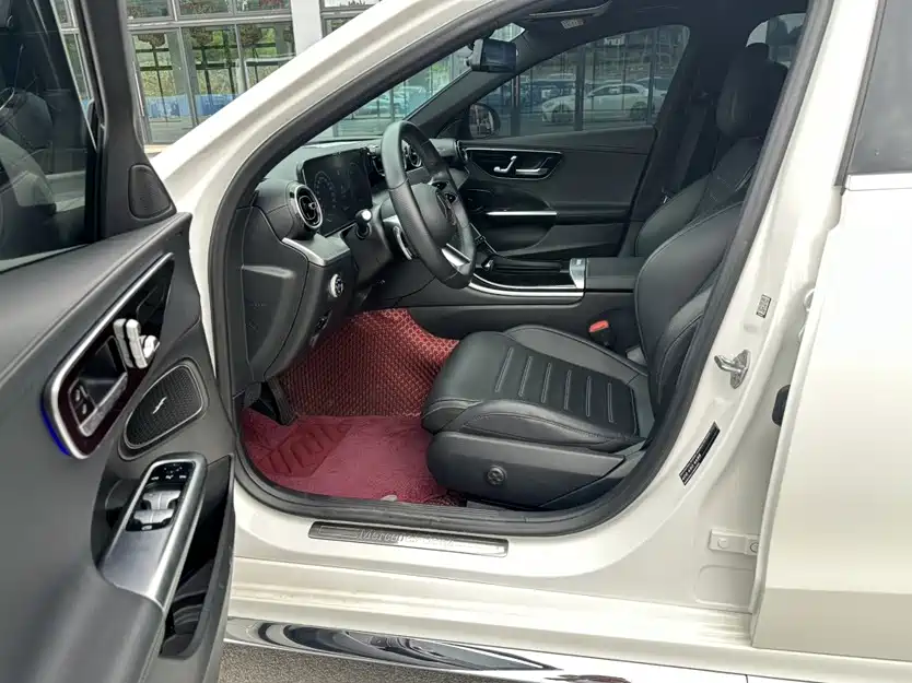Photo 8 - Mercedes-Benz C-Class