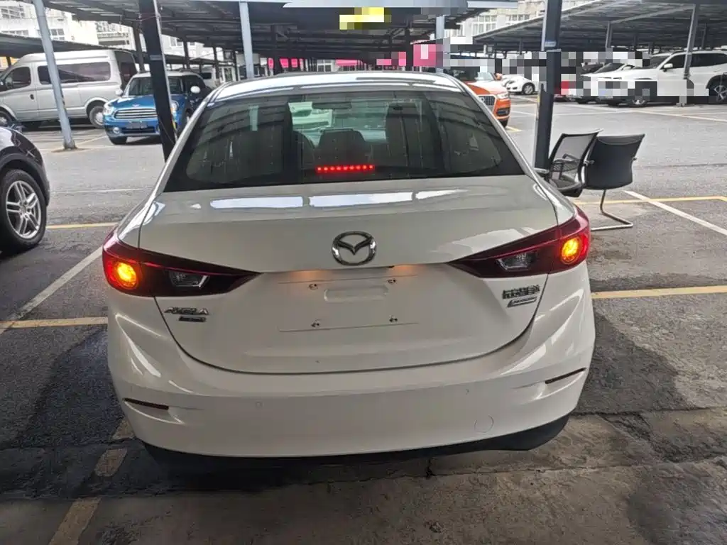 Фото 4 - Mazda Mazda 3