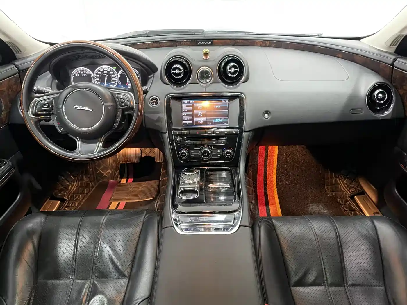 Photo 6 - Jaguar XJ