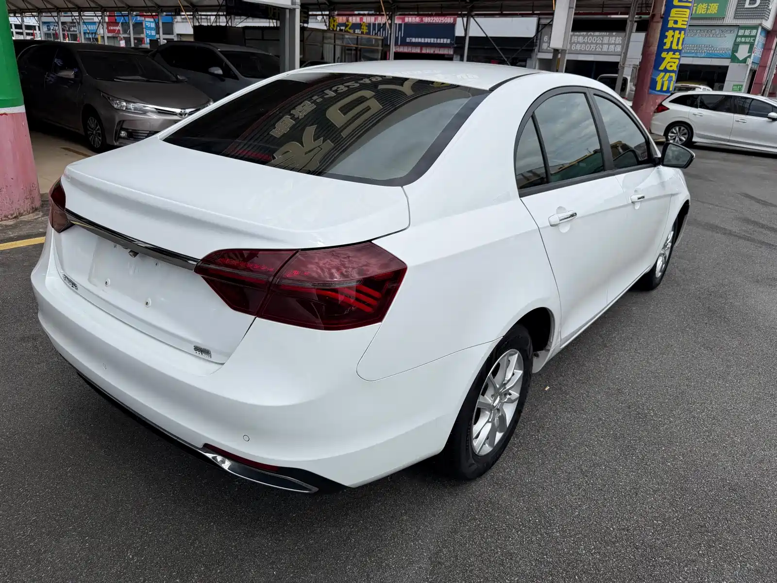 Фото 12 - Geely Emgrand