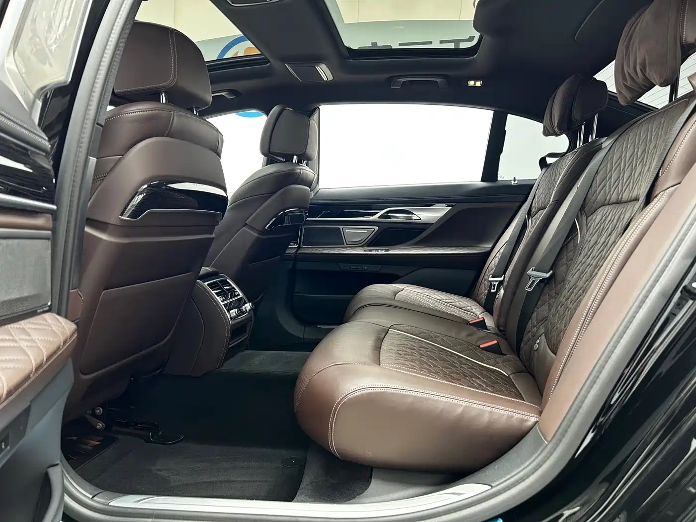 BMW 7 Series 2021 Model 730Li M Sport Package фото 13